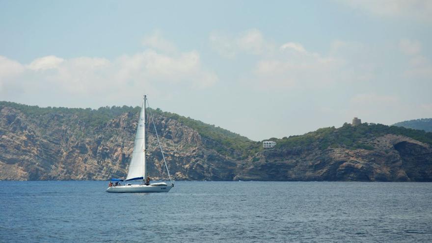 Imaginario de Ibiza: Torre d’en Valls y Tagomago, navegar como en un desfiladero