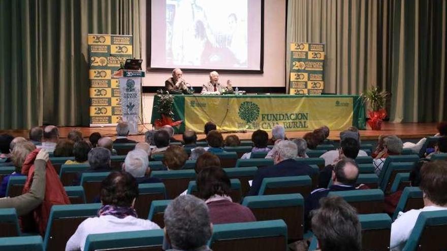 Conferencia de Ángel Sánchez, en el Colegio Universitario.