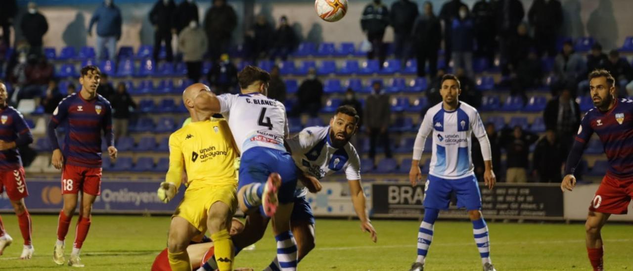 El Alcoyano se vio sorprendido por el colista Costa Brava