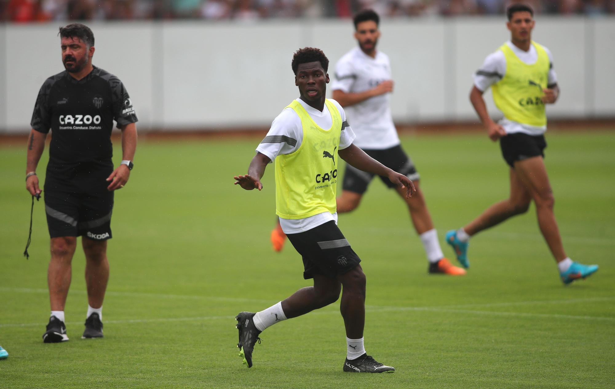 Las mejores imágenes del segundo entrenamiento del Valencia CF a puerta abierta en Paterna