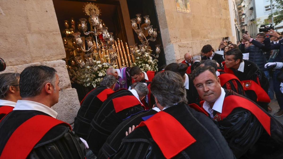 Cofradía Sacramental del Cristo del Divino Amor y Nuestra Señora de la Soledad "La Marinera"