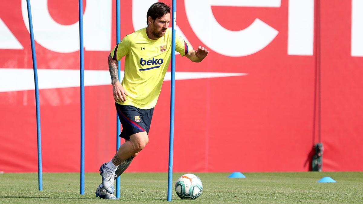 Entrenamiento del Barça esta mañana, Messi como los demás jugadores por separado.