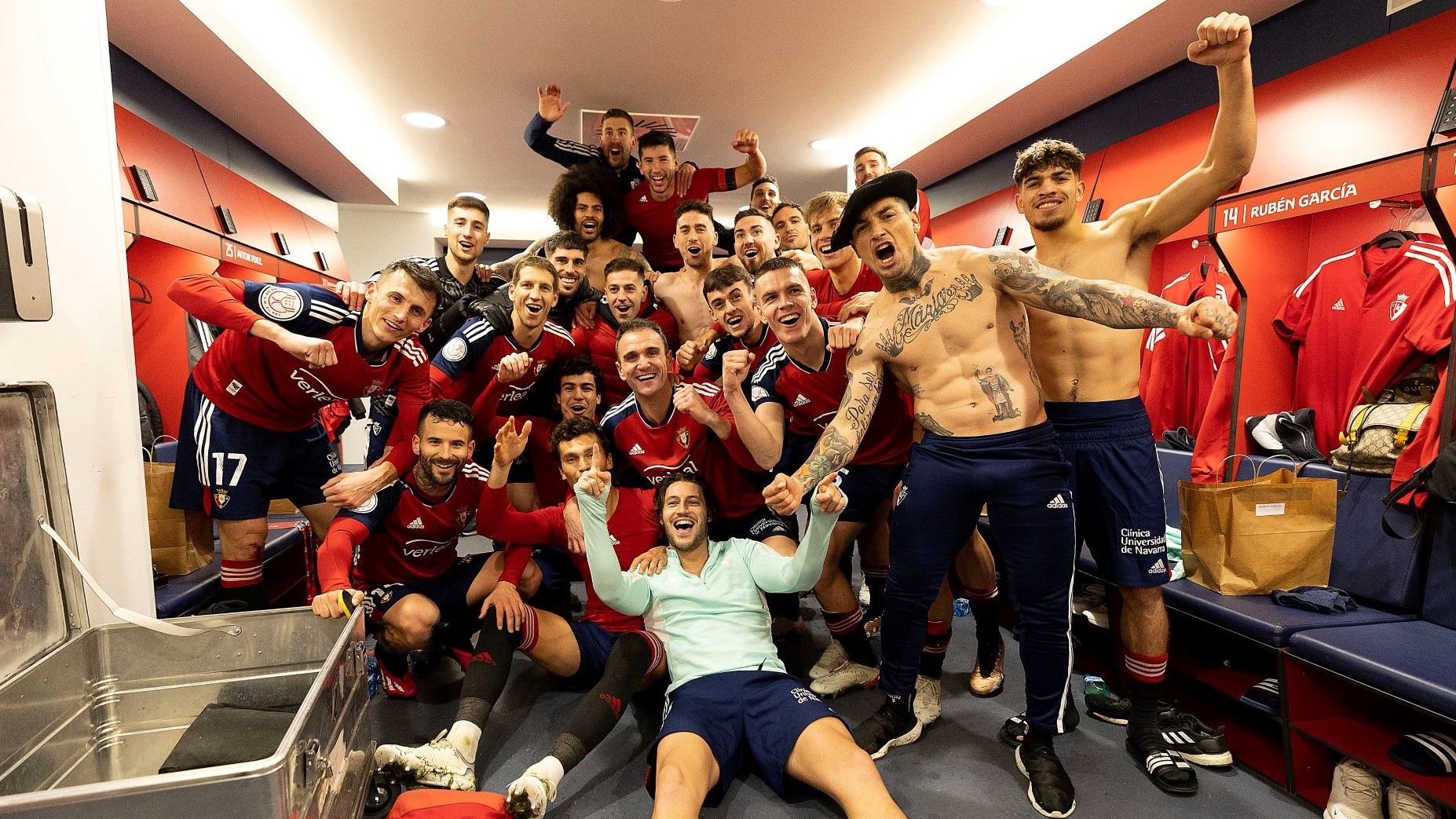 Los jugadores de Osasuna festejan el pase a semifinales en la Copa.