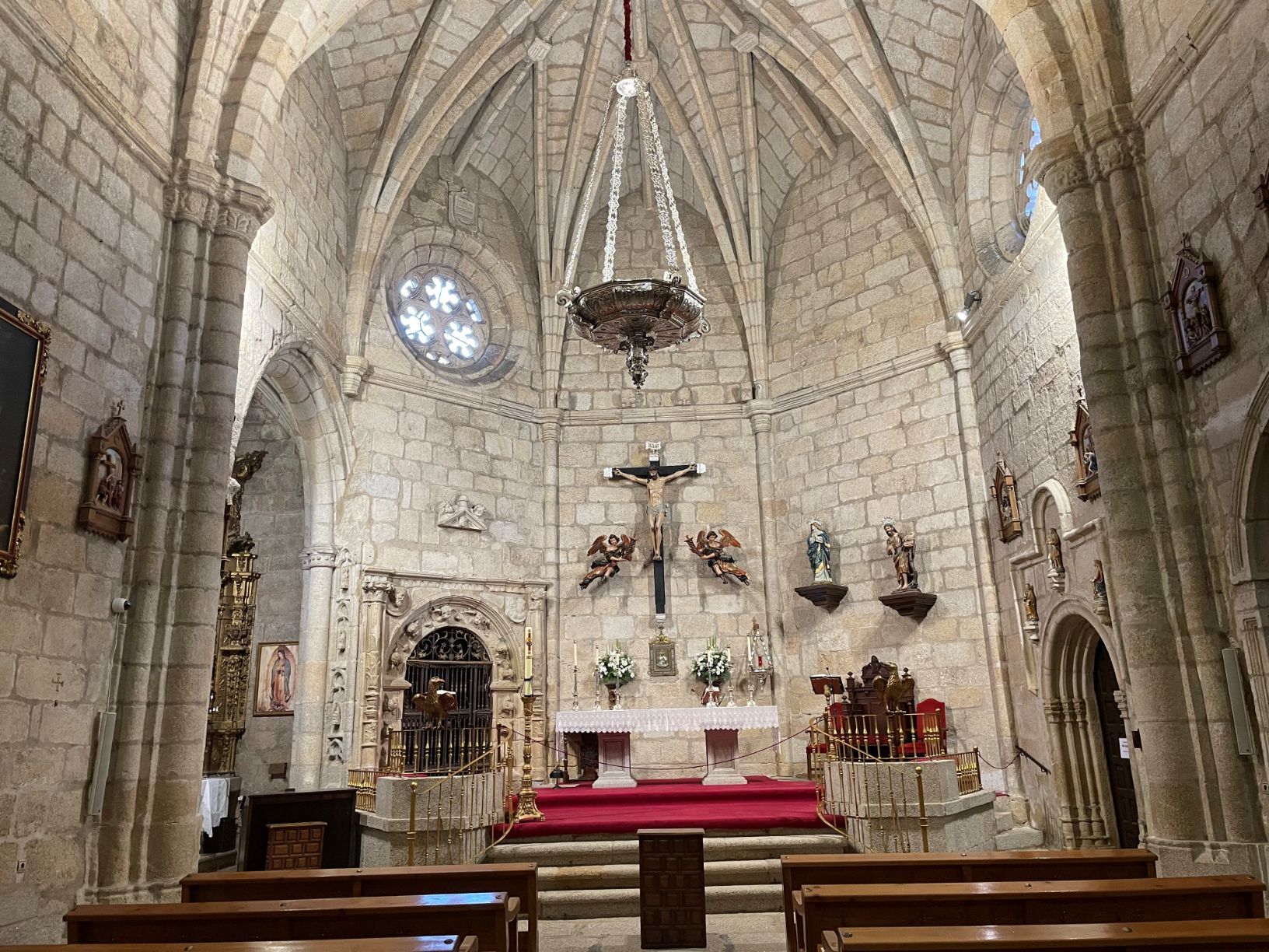 Cáceres: las iglesias de San Juan y Santiago