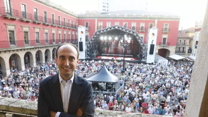 Antón Meana abre la Semana Grande de Gijón con un sentido y reivindicativo pregón: "Seamos una ciudad plural, inclusiva, solidaria e integradora"