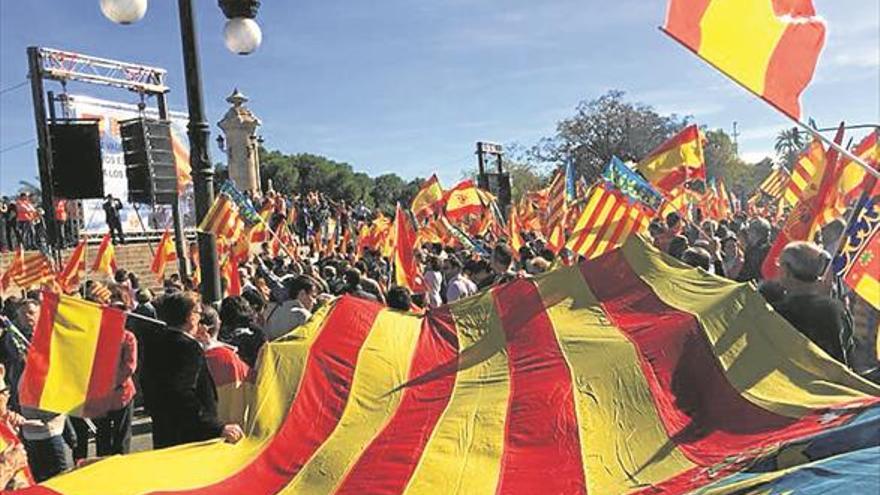 Miles de personas claman contra los ‘Països Catalans’ en València