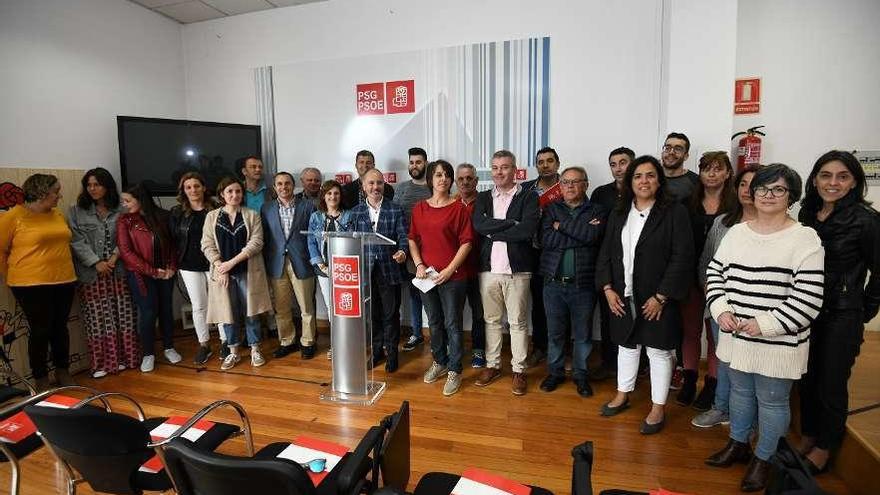 La ejecutiva provincial socialista reunida ayer en Pontevedra. // Gustavo Santos