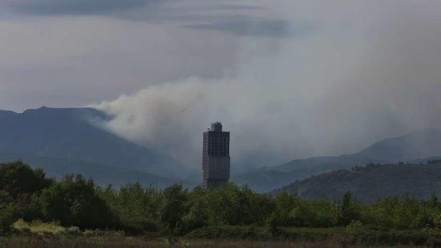 Incendio en los montes de Valdueza, perteneciente al municipio de Bouzas (León)