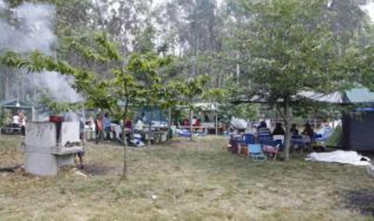 Una romería celebrada el verano pasado en Chans.  // Carmen Giménez