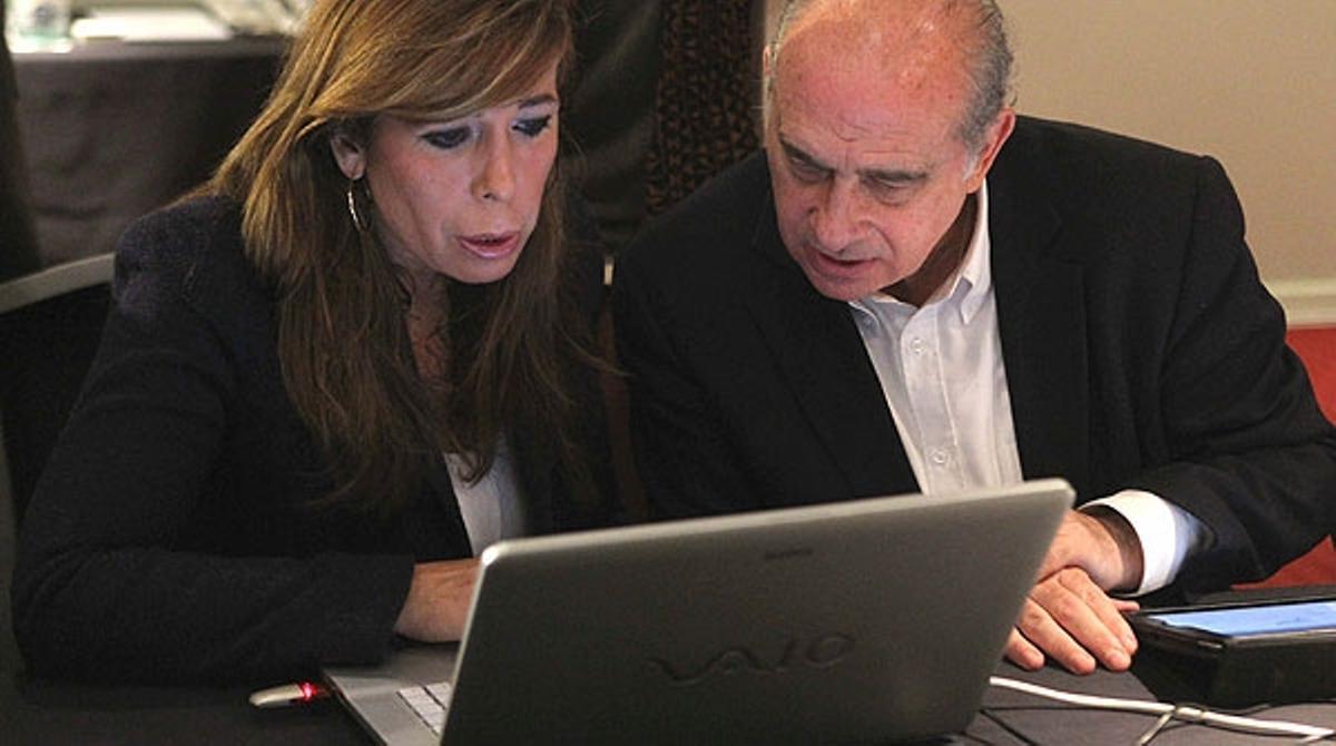 La líder del PPC es reuneix amb el seu equip per seguir l’escrutini.