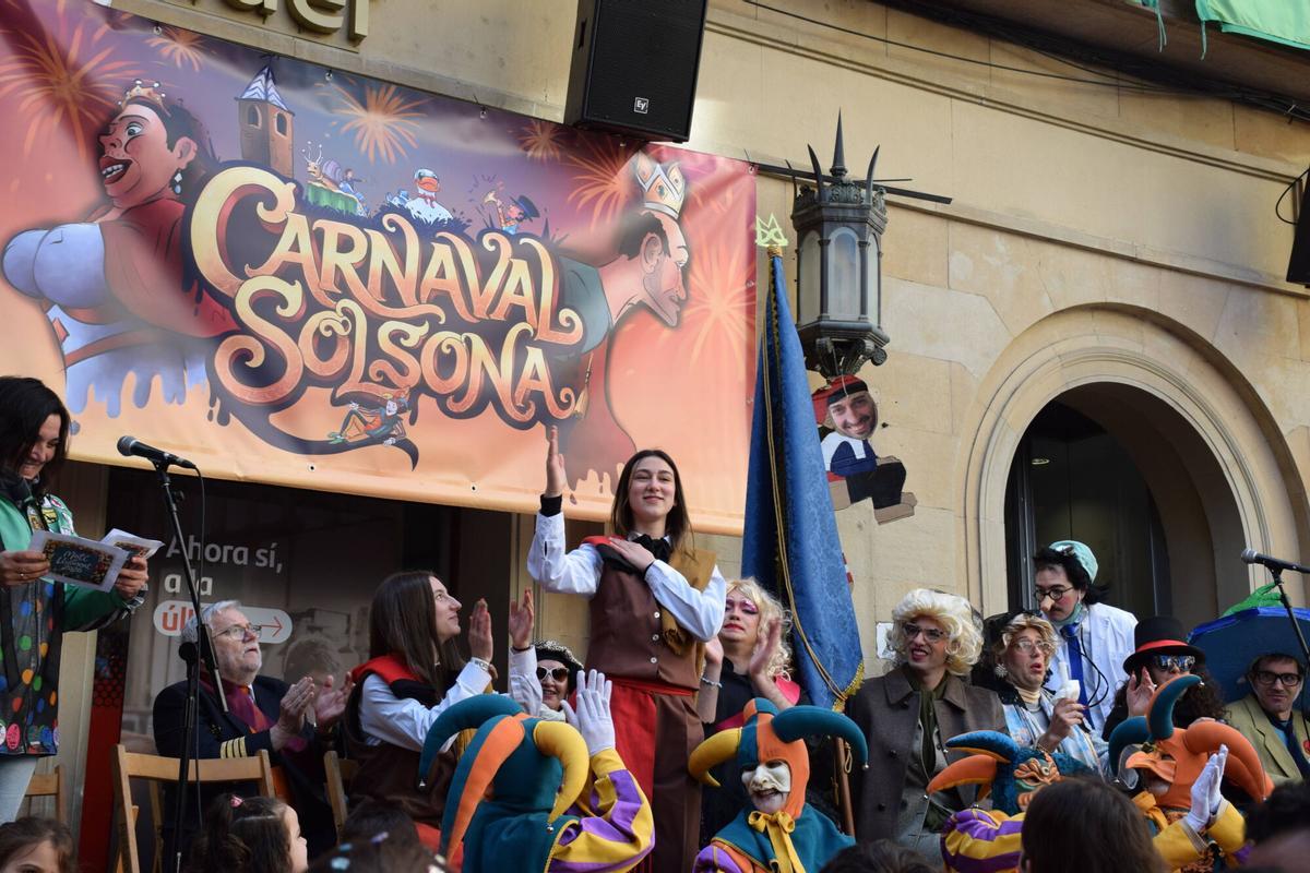 La sermonaire de Solsona reparteix a tort i a dret el matí de diumenge de Carnaval