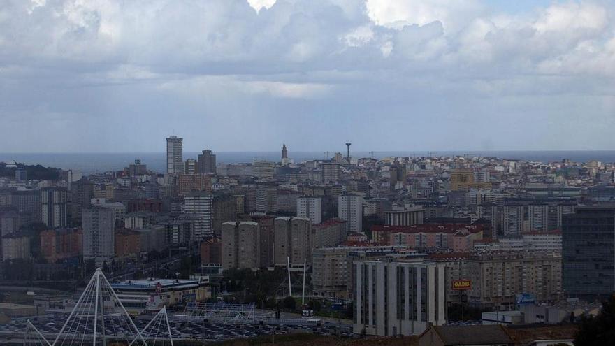 El tiempo en A Coruña: la nubosidad de la mañana dará paso a intervalos con nubes y claros
