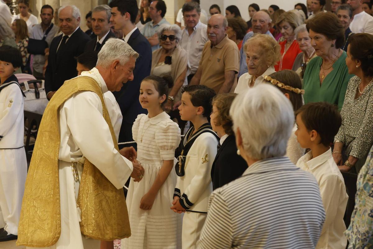 EN IMÁGENES: El Corpus Christi de Somió luce en todo su esplendor con una misa y procesión oficiada por Kike Figaredo: "Estamos muy contentos de que nos acompañe EN IMÁGENES: El Corpus Christi de Somió luce en todo su esplendor con una misa y procesión oficiada por Kike Figaredo: "Estamos muy contentos de que nos acompañe