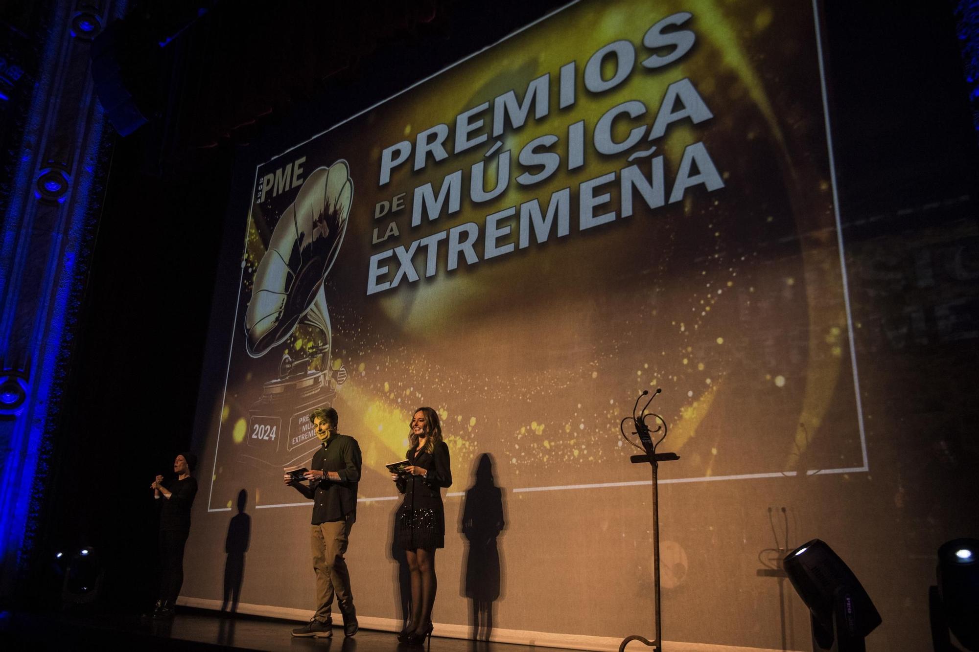 Galería | Robe triunfa en Cáceres en la fiesta de la música extremeña