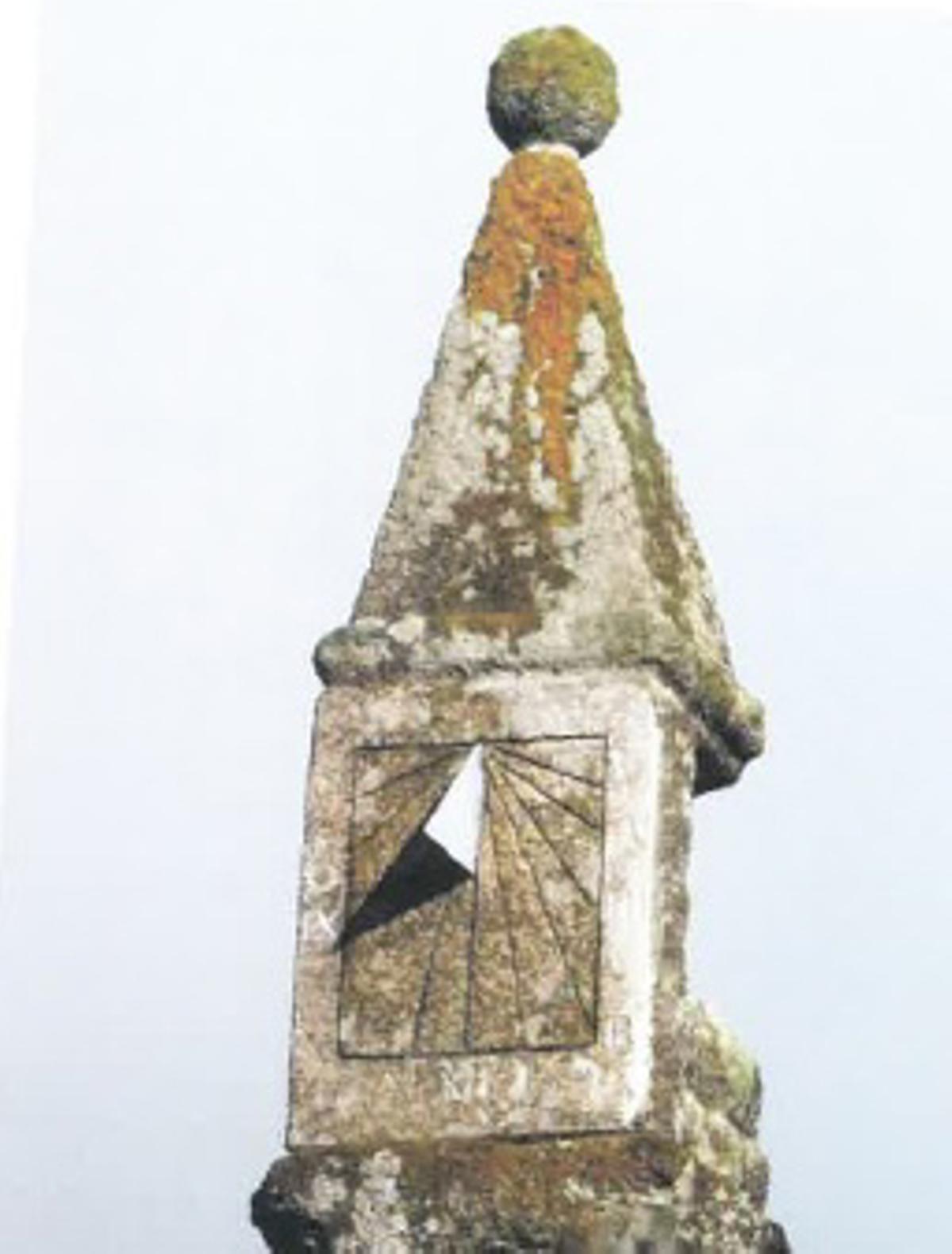 Reloj en un hórreo de Rumbo, en Culleredo.