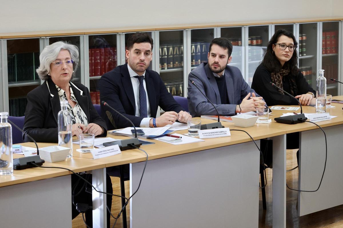 Juana Pérez, Alberto Sánchez y Jordi Soriano fueron los encargados de intervenir en la presentación del balance organizado por Thaderconsumo.
