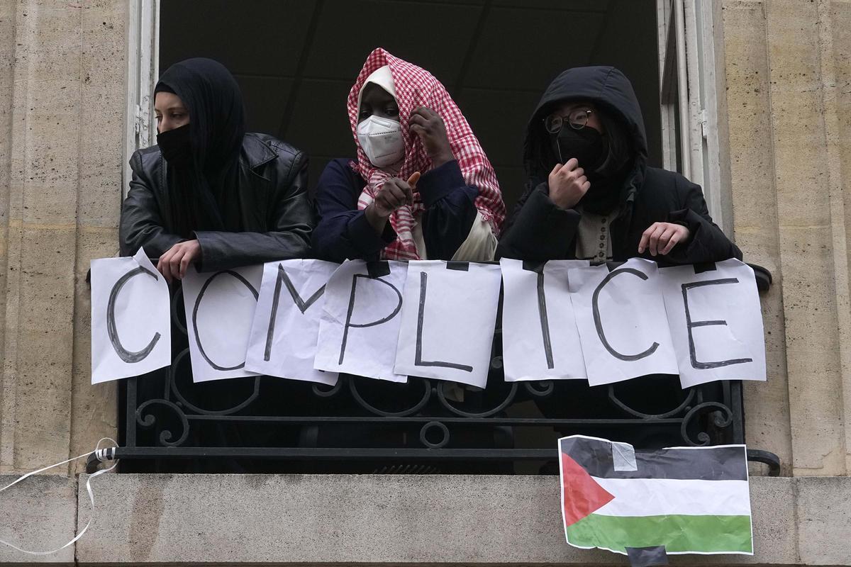 Estudiantes parisinos se manifiestan por Palestina