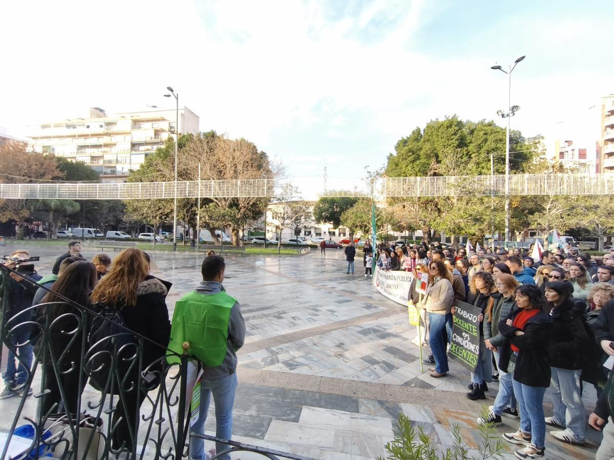 Docentes, en la protesta educativa, este jueves en Orihuela