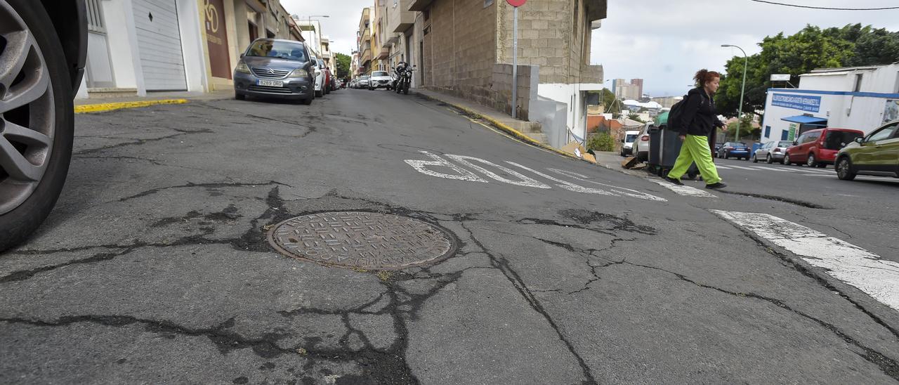 Calle Batalla de Teruel, que será reasfaltada, en Los Tarahales.