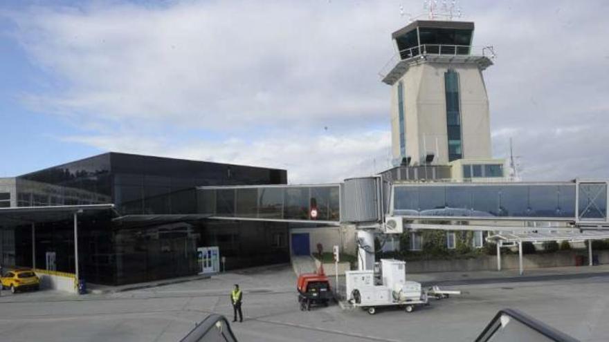 Imagen de la terminal del aeropuerto de Alvedro. / víctor echave