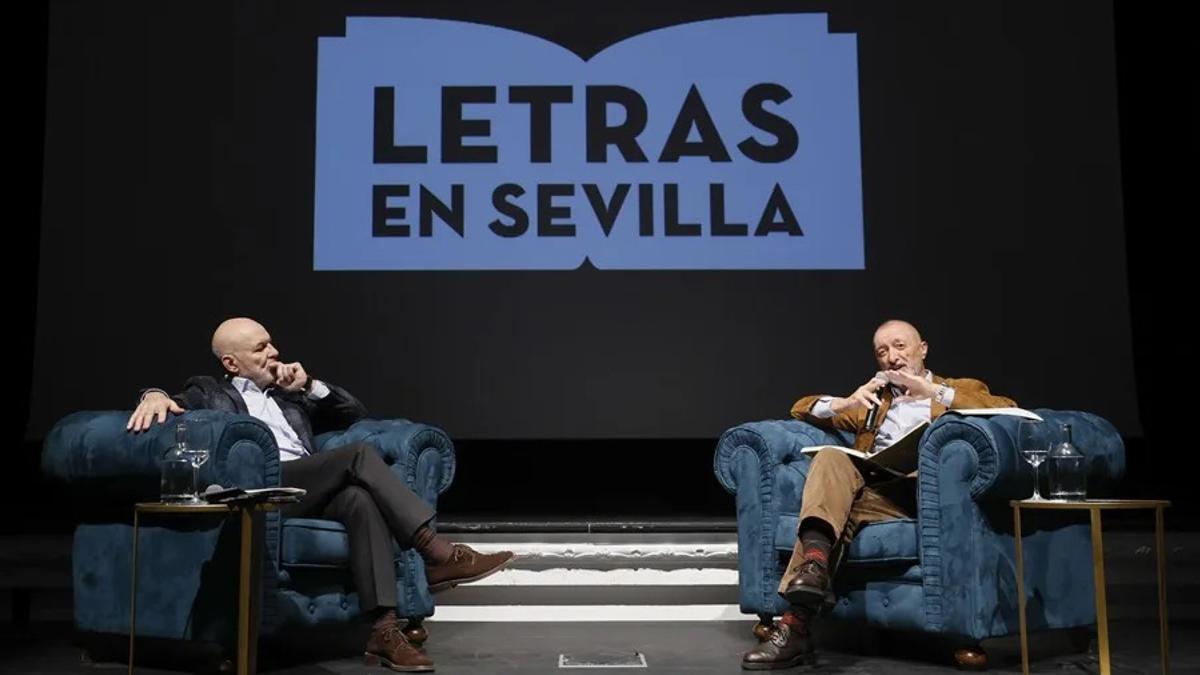 Arturo Pérez Reverte y Jesús Vigorra, organizadores de las jornadas sobre la Guerra Civil.