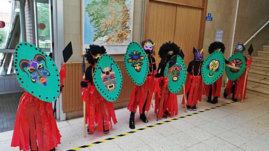 Exploradores y serpiente en el colegio de Vea.