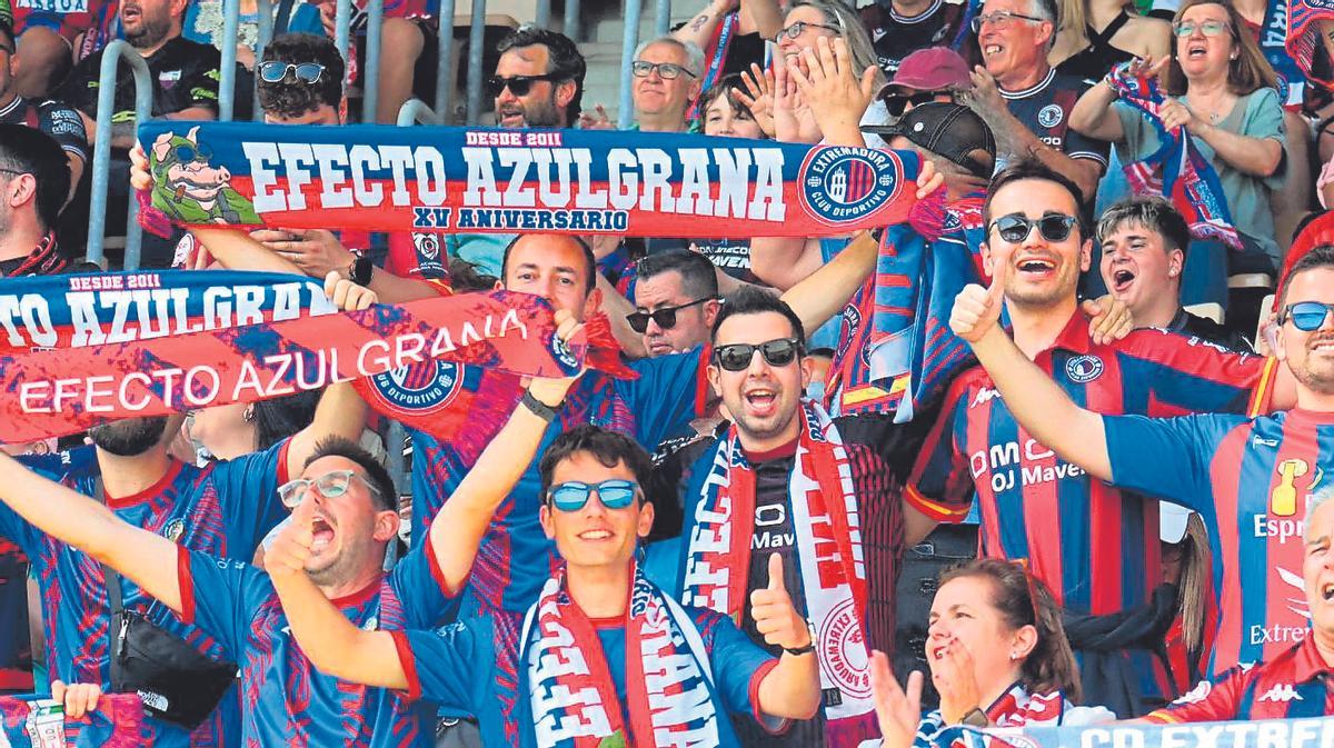 Afición del Extremadura en Chapín.