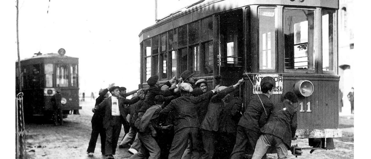 Un siglo de tranvía en Barcelona: alumbró la jornada laboral de 8 horas y le costó la primera huelga a Franco