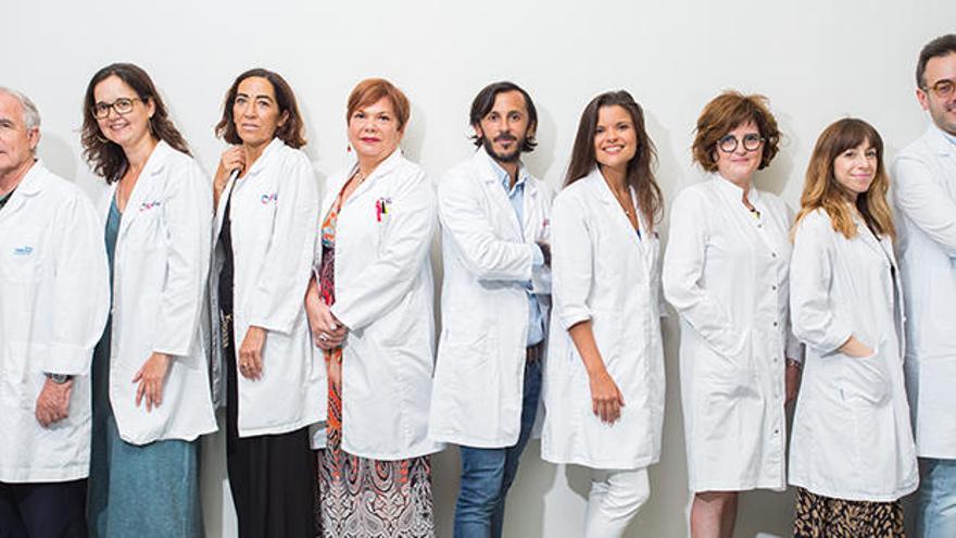 Equipo médico de la unidad de Dermatología del centro V77 del Grupo HLA en Alicante.