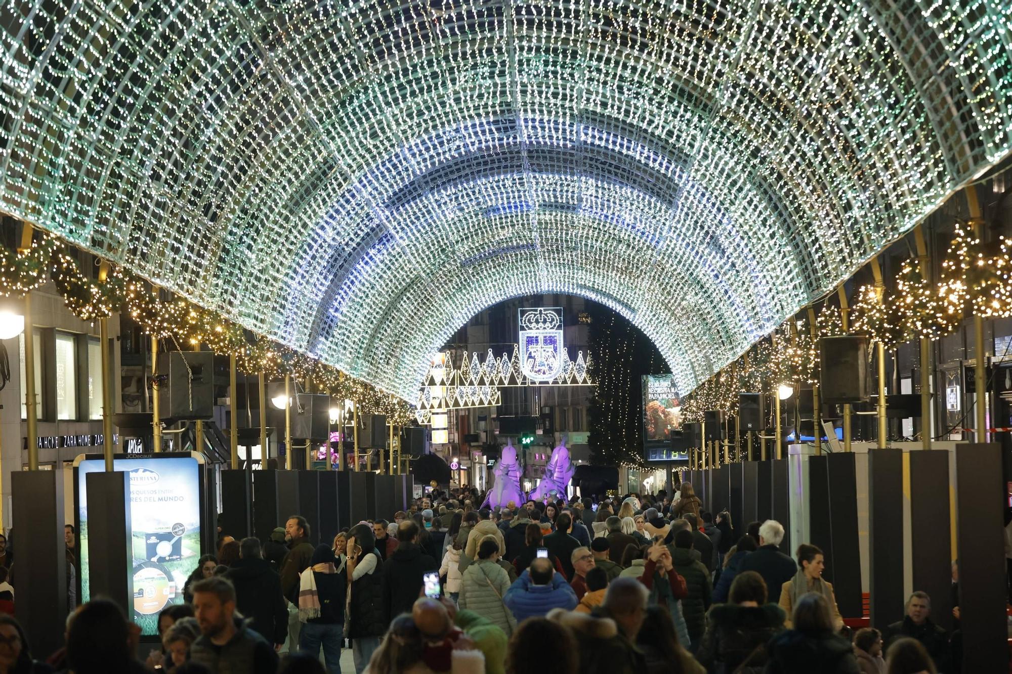 EN IMÁGENES: Asturias y sus visitantes "flipan" a más de 20 grados en Navidad: "Esto no es normal