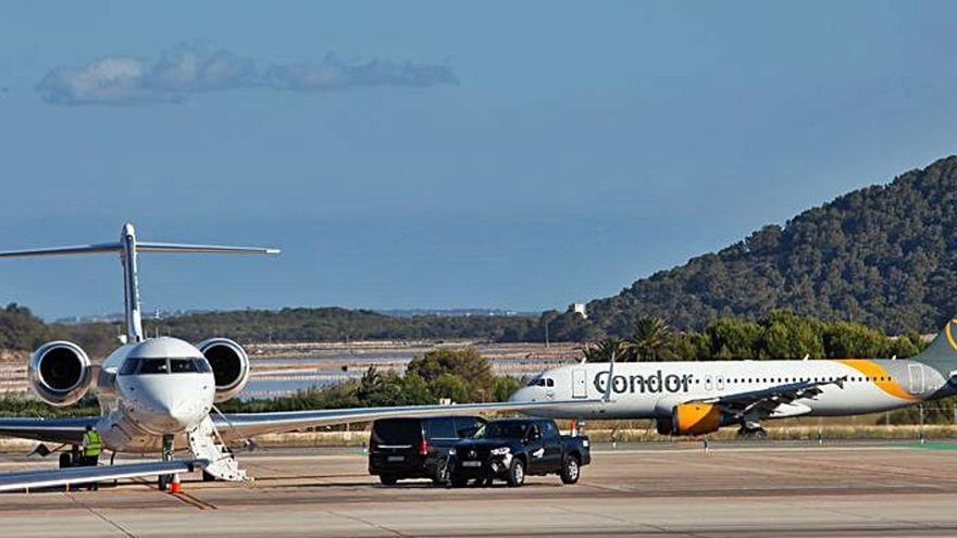 El tráfico de pasajeros internacionales en el aeropuerto de Ibiza se disparó un 1.101% en abril