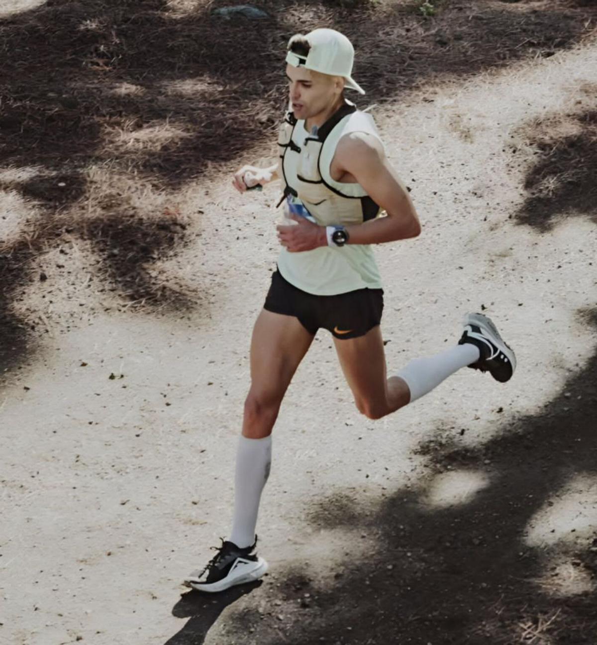 Yoel de Paz en un tramo de la Tenerife Bluetrail by UTMB. | TENERIFE BLUETRAIL
