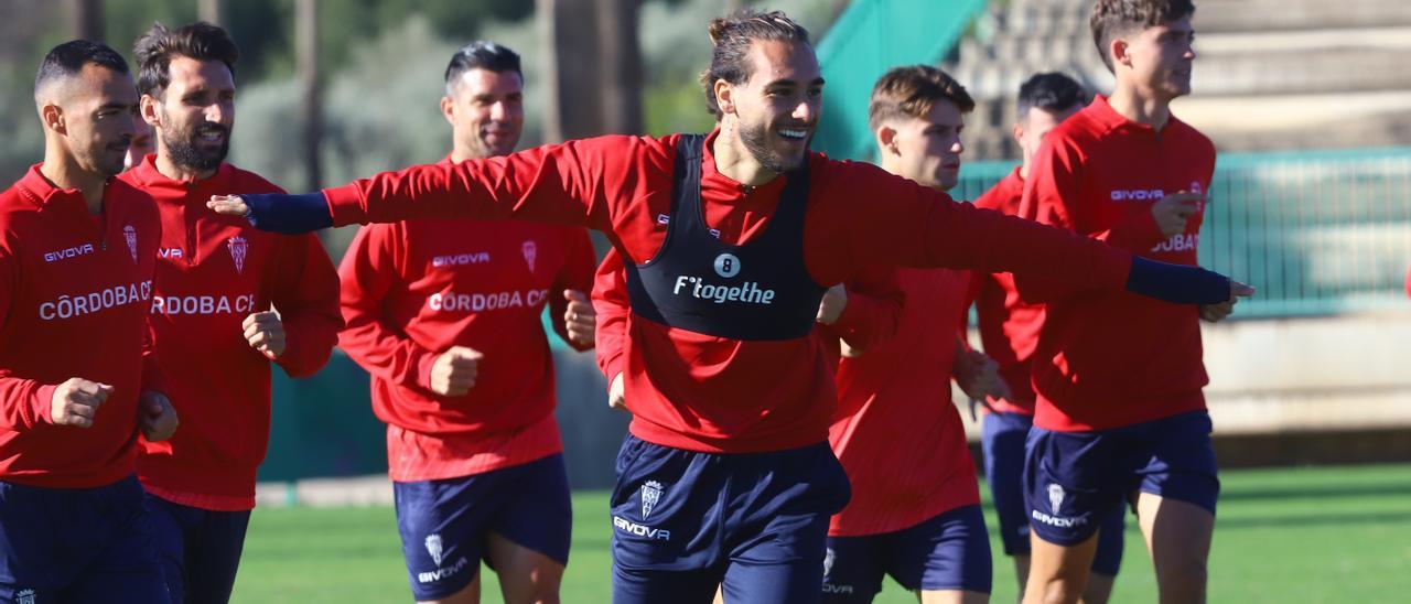 Dragisa Gudelj, en un entrenamiento del Córdoba CF esta semana en la Ciudad Deportiva.