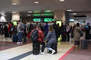Caos en Chamartín debido a la interrupción del AVE por "falta de tensión eléctrica"