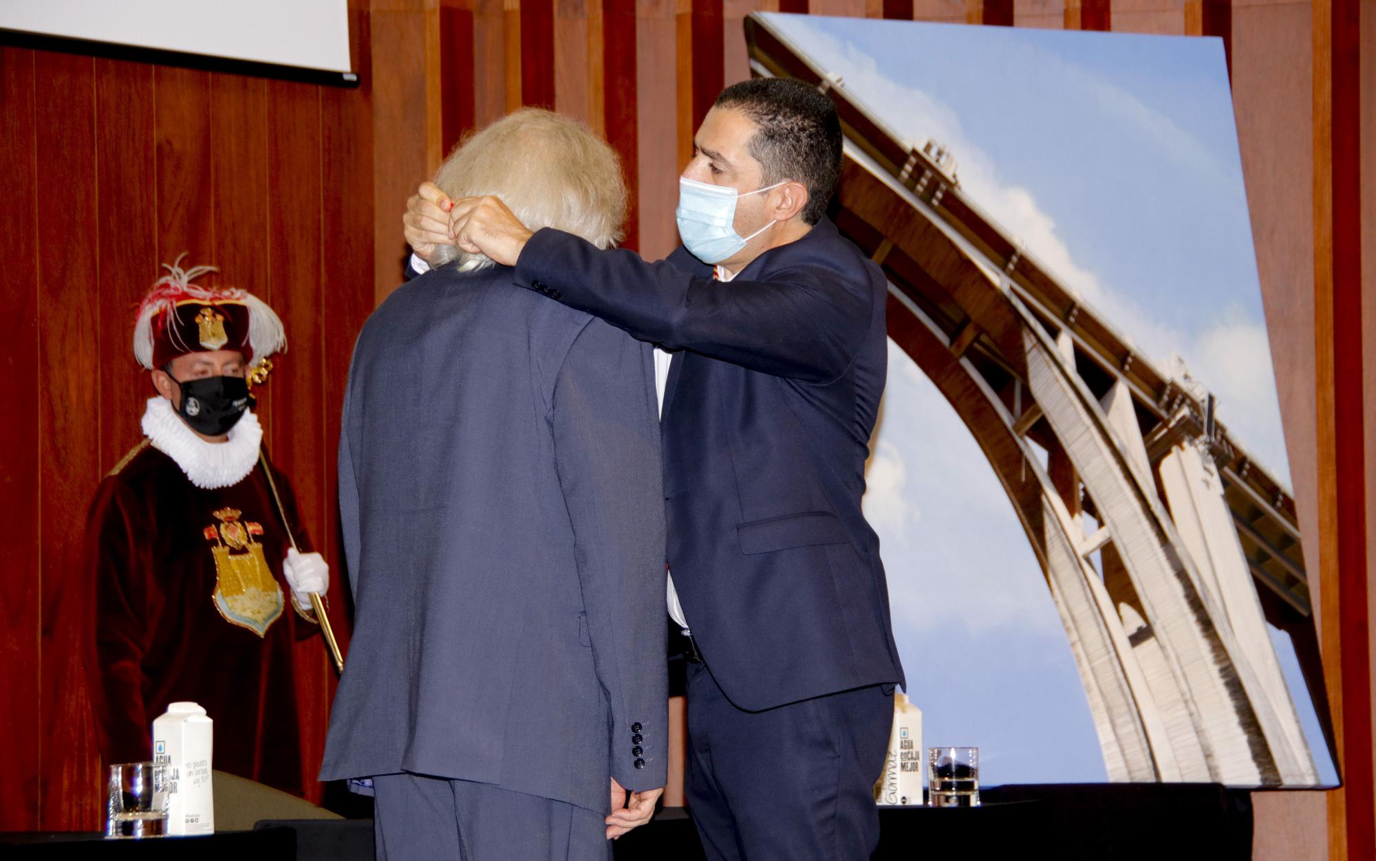 Antoni Miró recibe la Medalla de Oro y el título de Hijo Predilecto de Alcoy