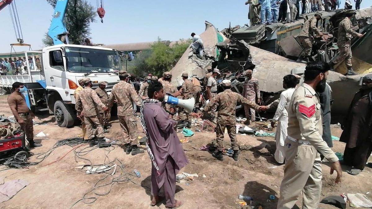 Train collision in Pakistan