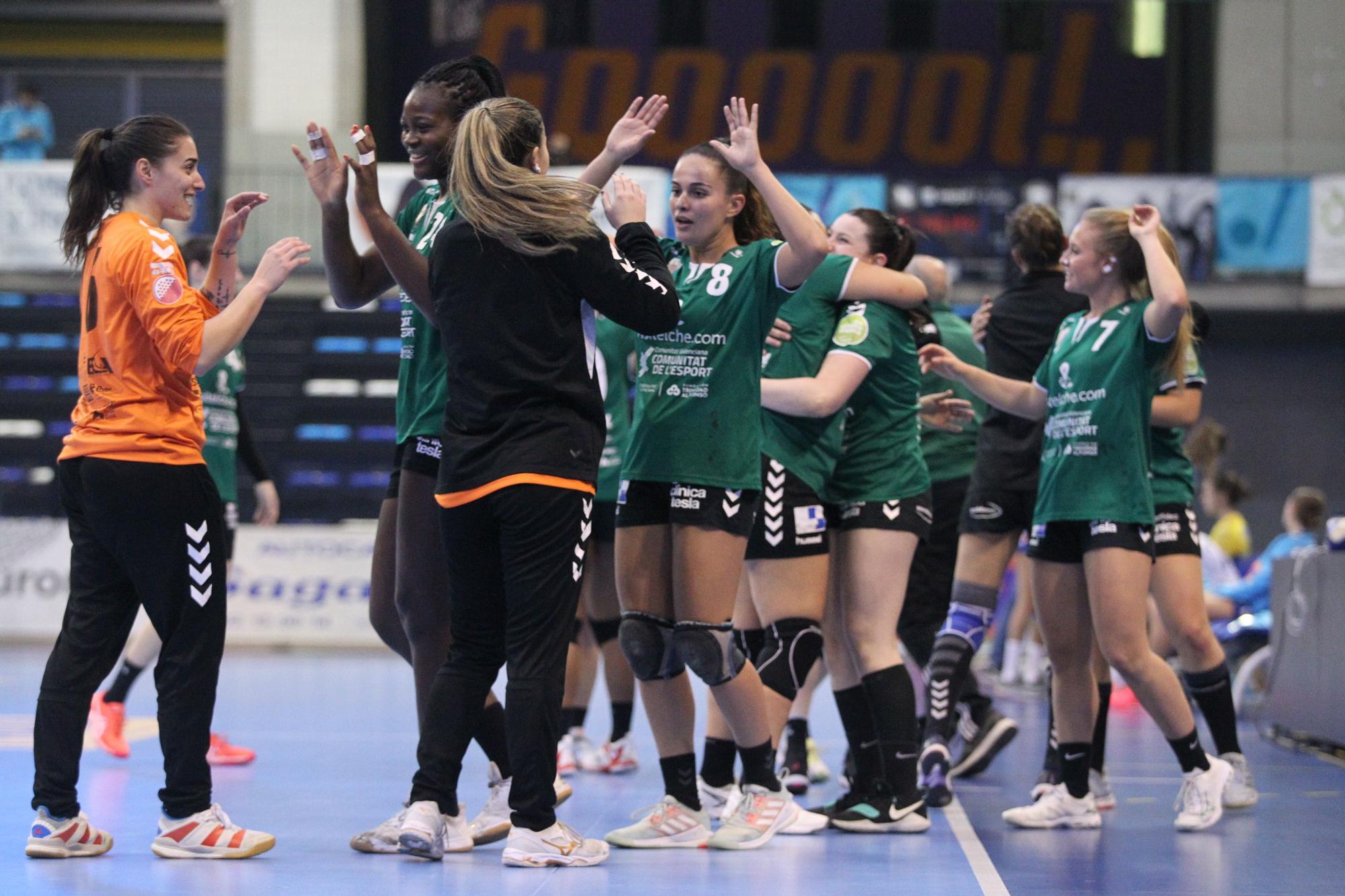 Paseo del Elche de balonmano femenino en Europa