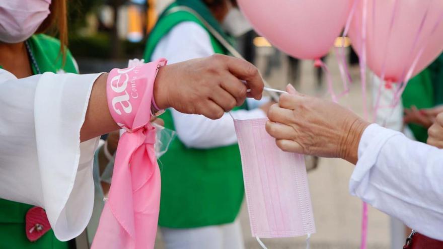 'Calvas y bellas', una invitación a mirar al cáncer a los ojos