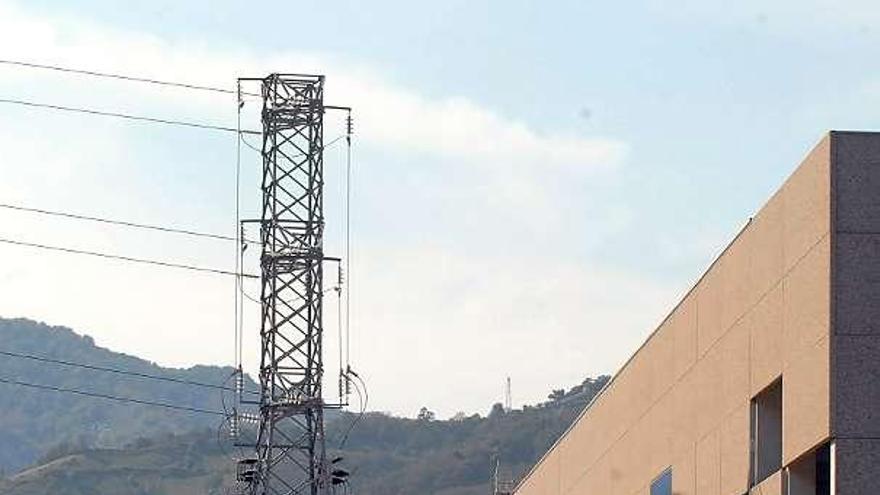 La torre eléctrica para el abastecimiento al polígono de Villallana.