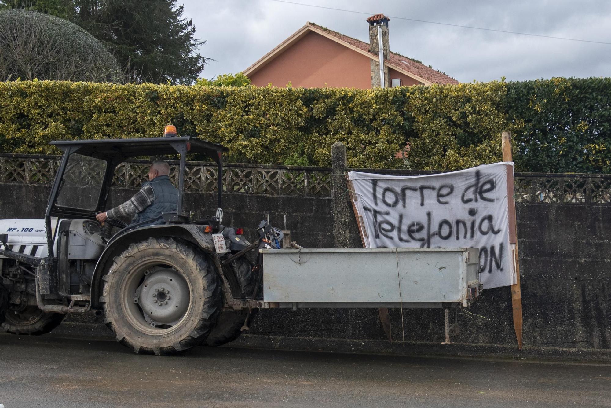 Vecinos de Anceis protestan por la instalación de una antena de telefonía móvil