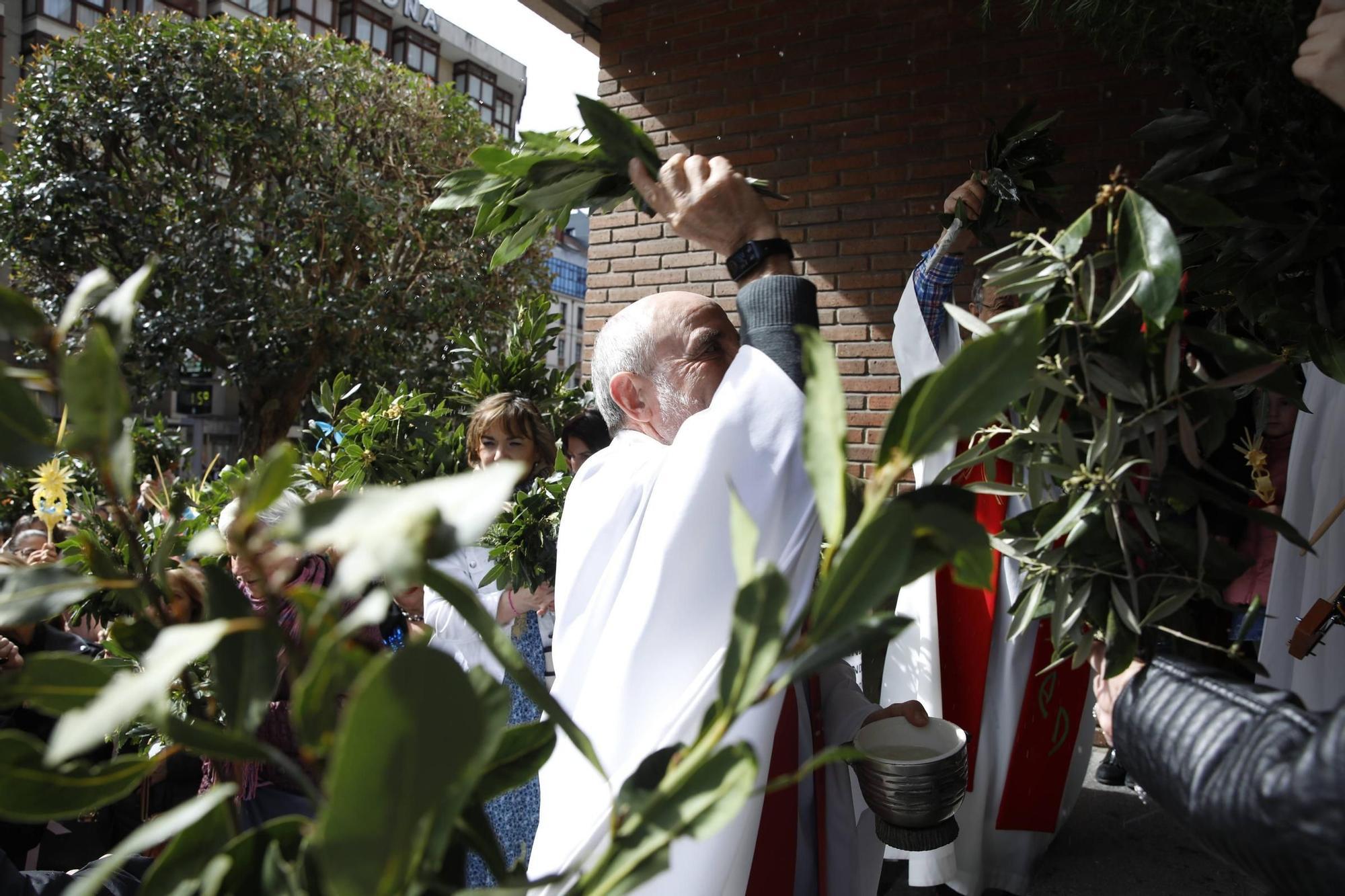 EN IMÁGENES: Gijón procesiona para celebrar el Domingo de Ramos