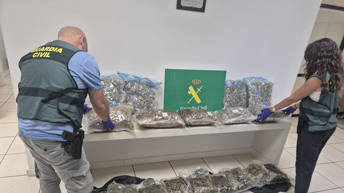 NARCOTRÁFICO EN MALLORCA / La Guardia Civil interviene tres paquetes enviados a Mallorca con 25 kilos de marihuana