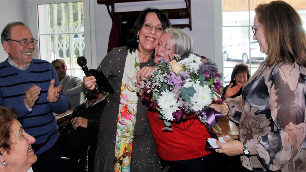Reconocimiento a Mati, por sus 20 años al frente del bar de la asociación de mayores