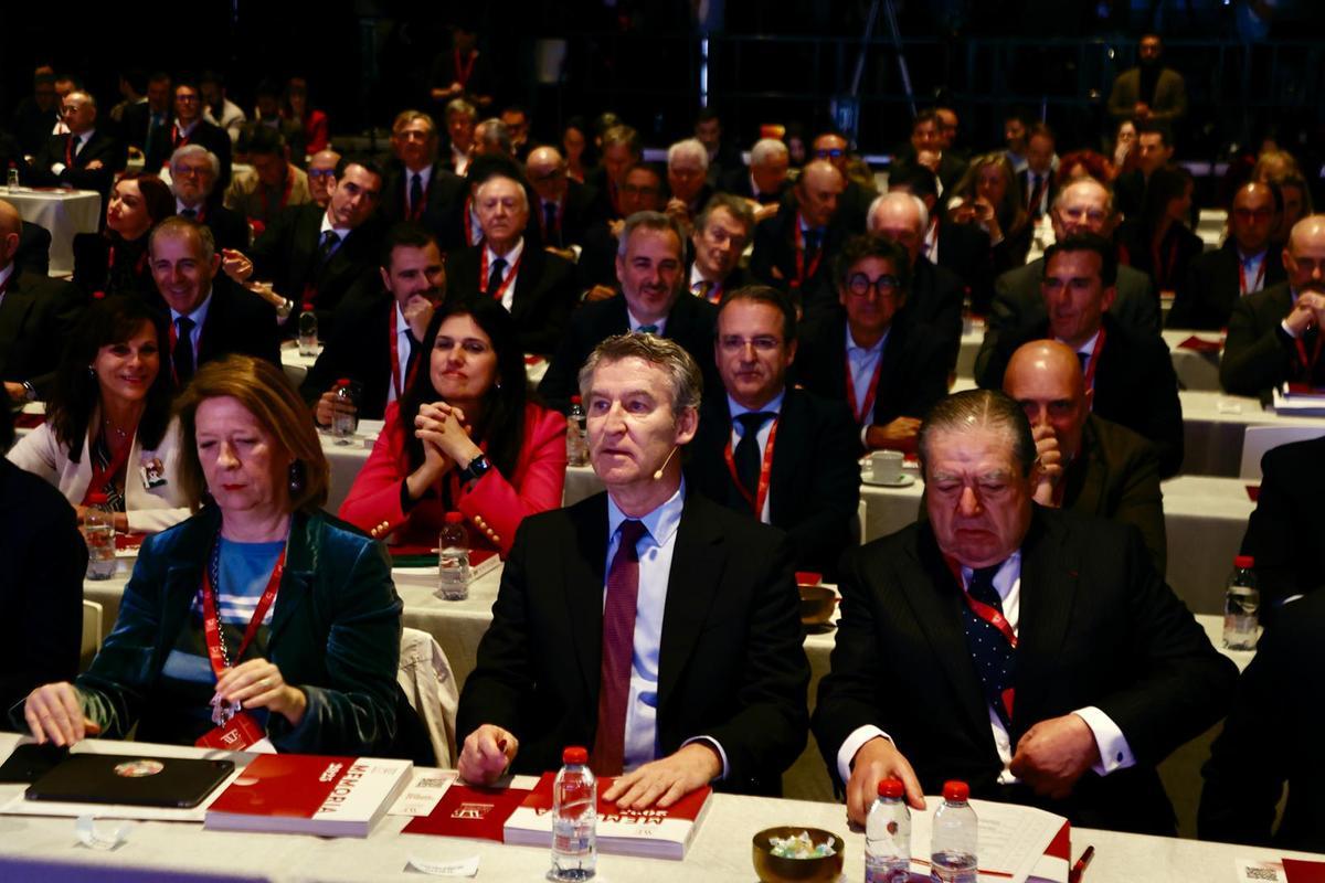 Feijóo, Llorca y Catalá asisten a la asamble de AVE