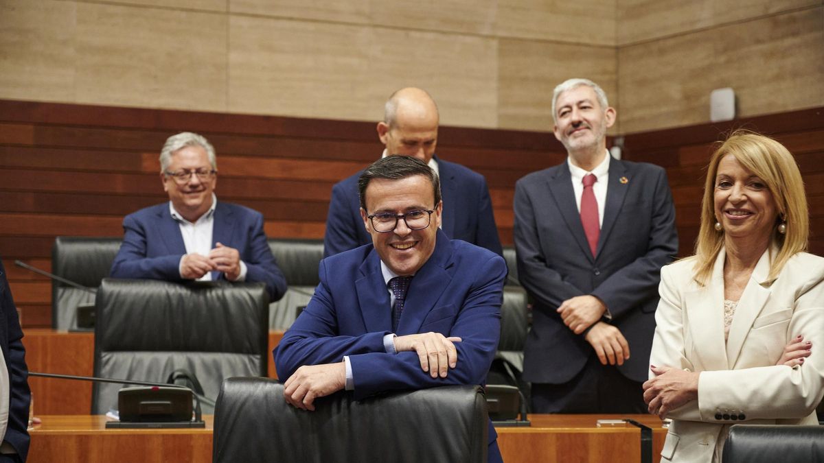 El secretario general del PSOE de Extremadura, Miguel Ángel Gallardo, en su primer pleno en la Asamblea de Extremadura