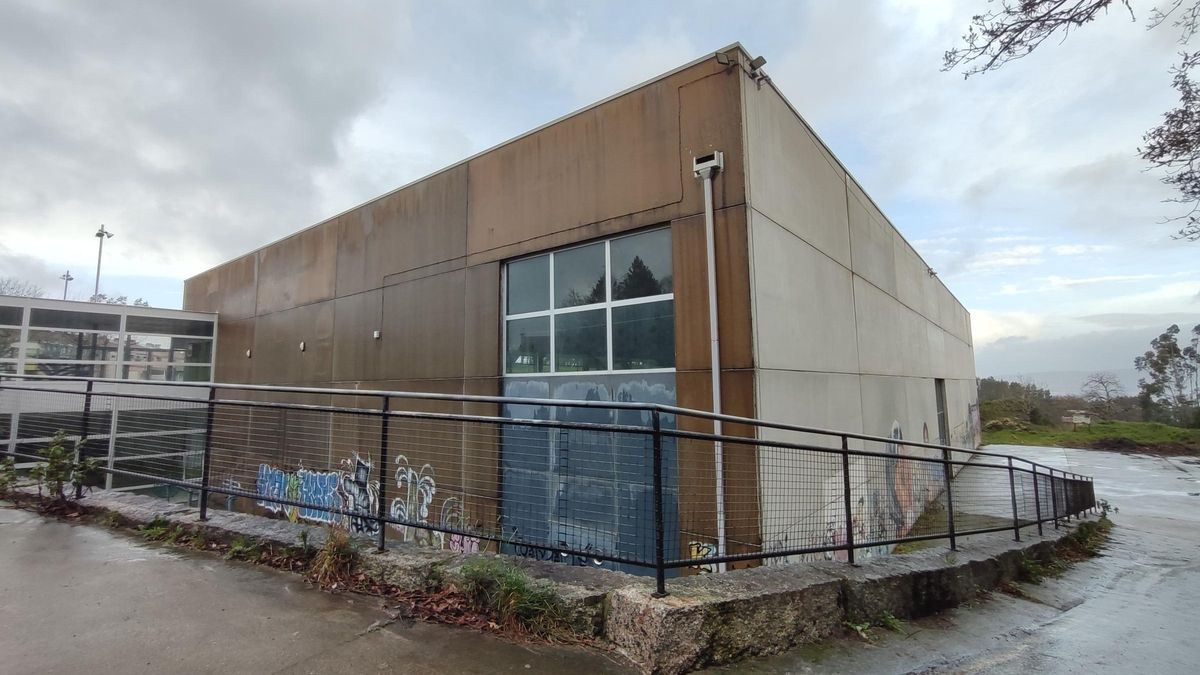 Imagen del pabellón municipal de deportes de Beluso, ayer.