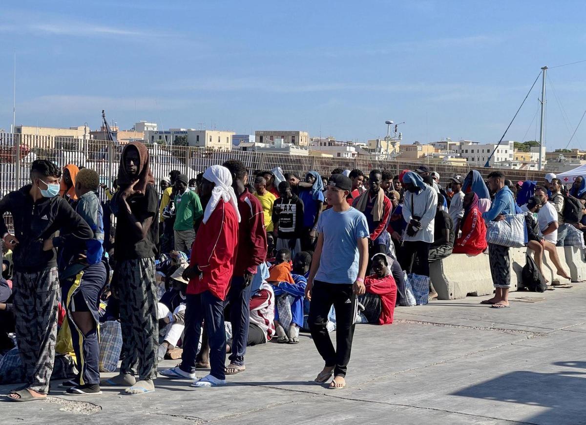 Lampedusa, colapsada tras la llegada de 6.000 inmigrantes en 24 horas.