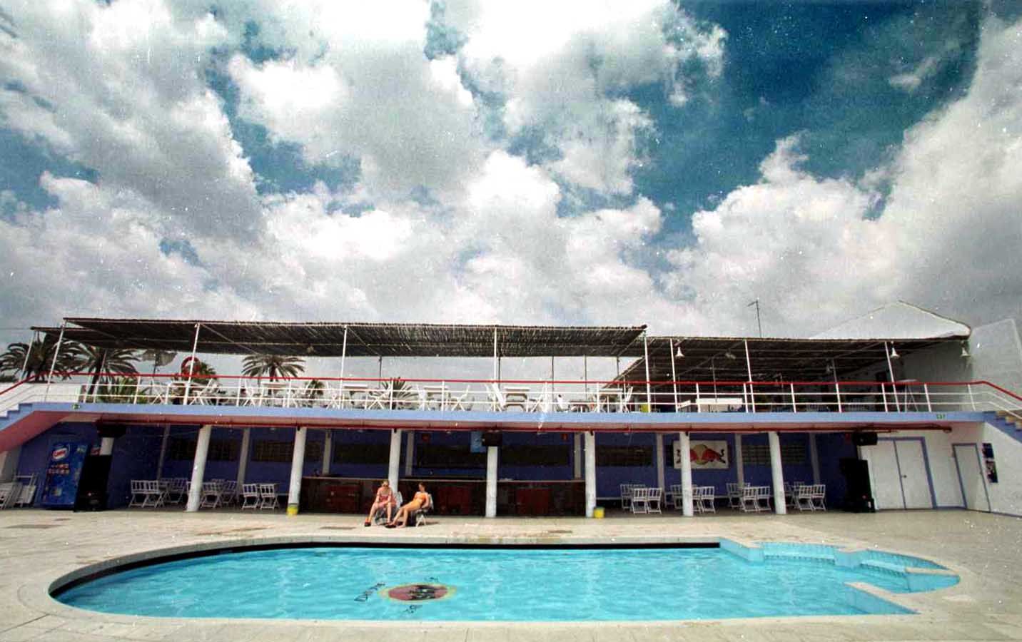 ¿Te acuerdas de...? Así eran las Piscinas de Las Arenas en el año 2000