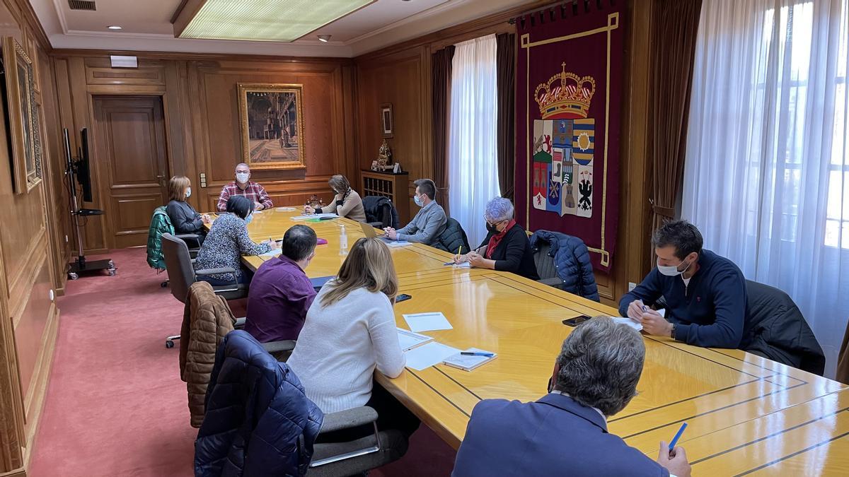 Reunión en la Diputación de Zamora sobre circuitos escénicos.