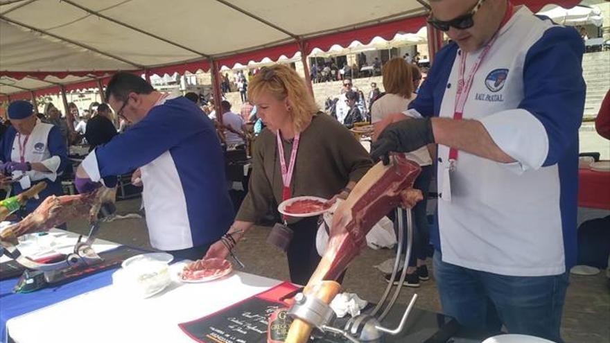 Los cortadores de jamón recaudan 4.000 euros